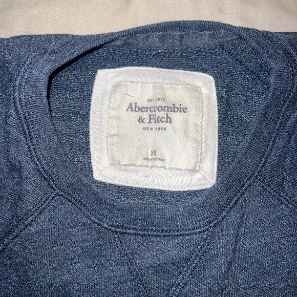 Y2K Abercrombie & Fitch Crew Neck 🤍 - Picture 3 of 4